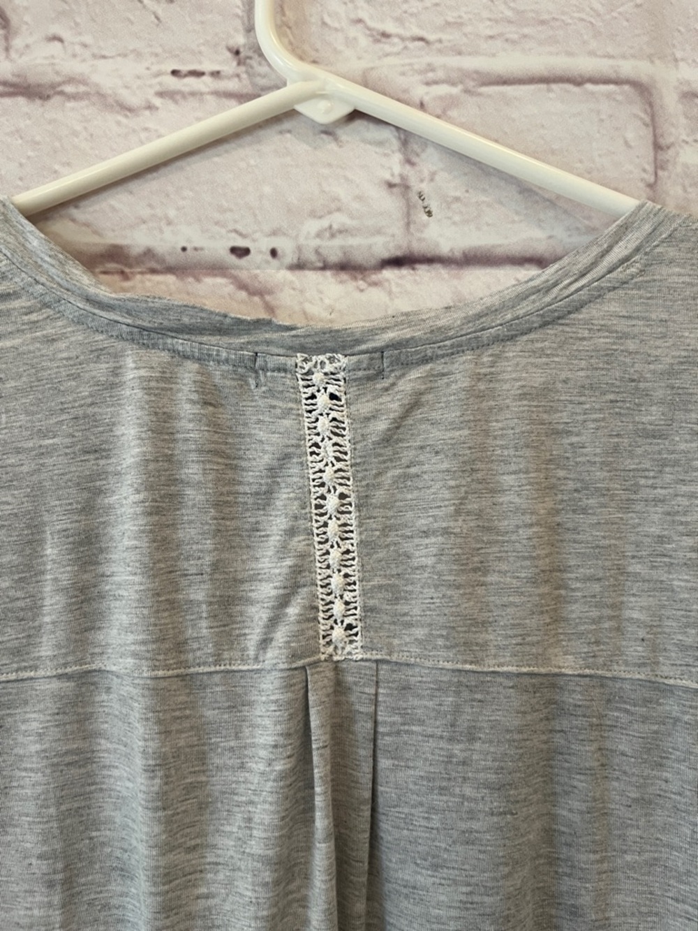 Democracy Light Gray V-Neck Short Sleeve Top with Lace Trim - Picture 3 of 7